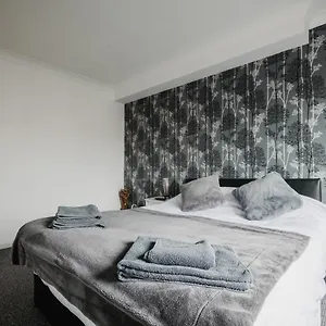 Hullidays - 'old School Penthouse' Trinity Square Apartment
